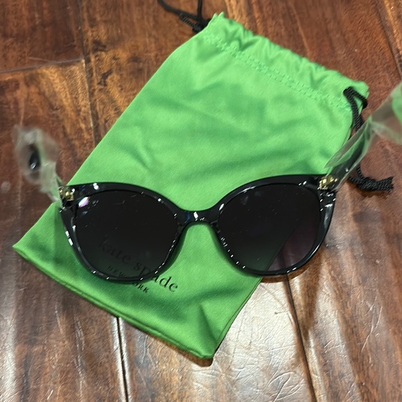 Kate Spade Black Sunglasses with Green Pouch - Picture 3 of 4